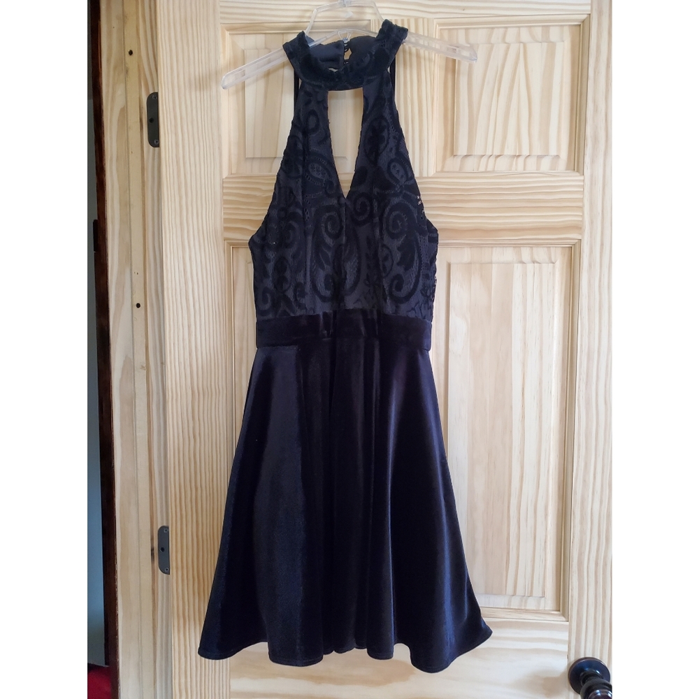 SM/M Black Velvet Homecoming/Prom Dress